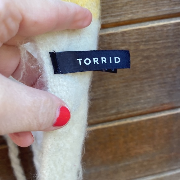 Soft fluffy Torrid scarf/wrap - Picture 2 of 6